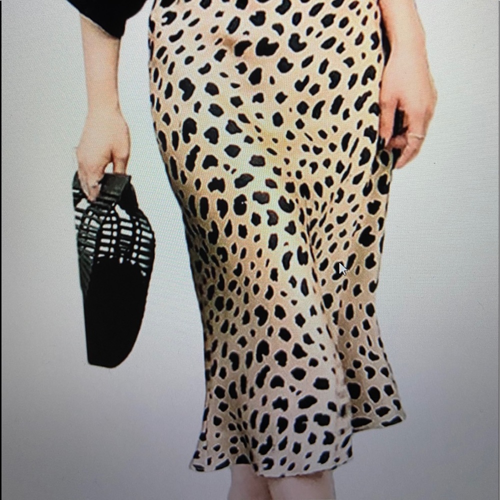 Elegant leopard print midi pencil skirt